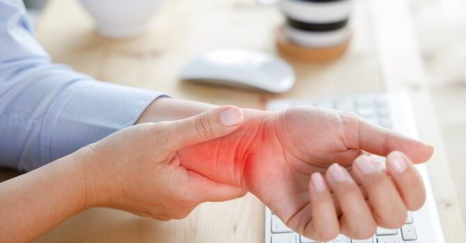 Tech Wrist: How Smartphones and Computers Are Causing Chronic Wrist Pain image